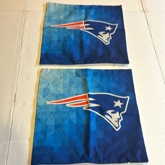 Set of 2 New England Patriots seamless zippered pillow covers w Patriot front - Picture 1 of 6